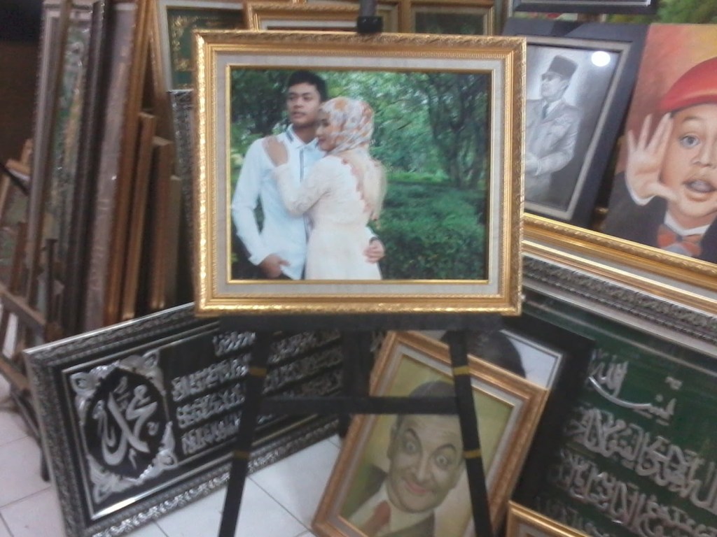 Pesona Keindahan Pigura Foto Warna&nbsp;Emas