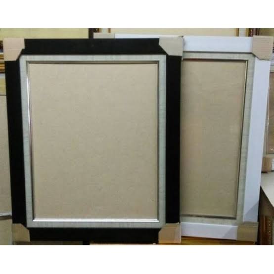 Bingkai foto monimalis hitam